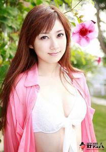 26火车上的美女一边给男友打电话一边给我txt下载